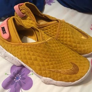 Women’s Nike sneakers in great condition